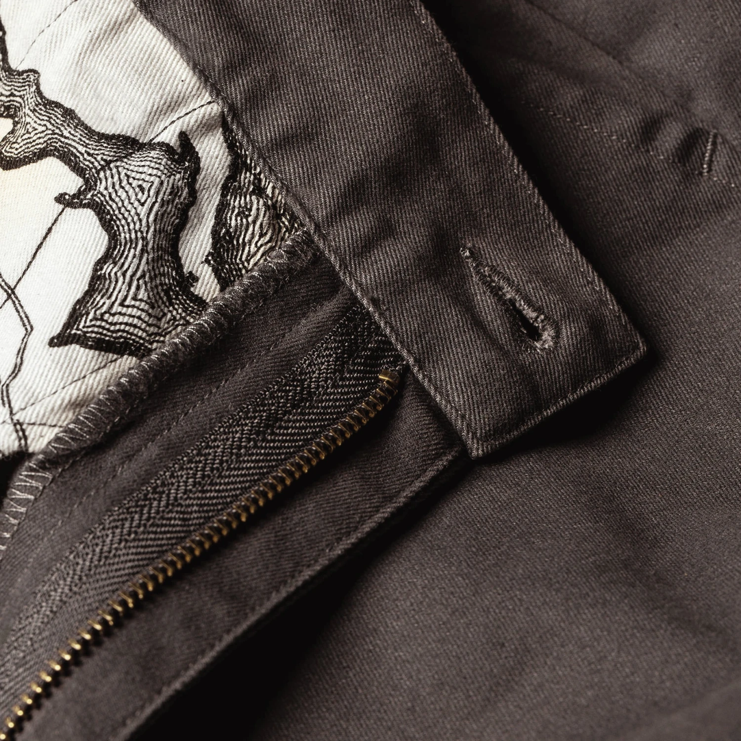 The Slim Chino In Organic Ash - Image 4