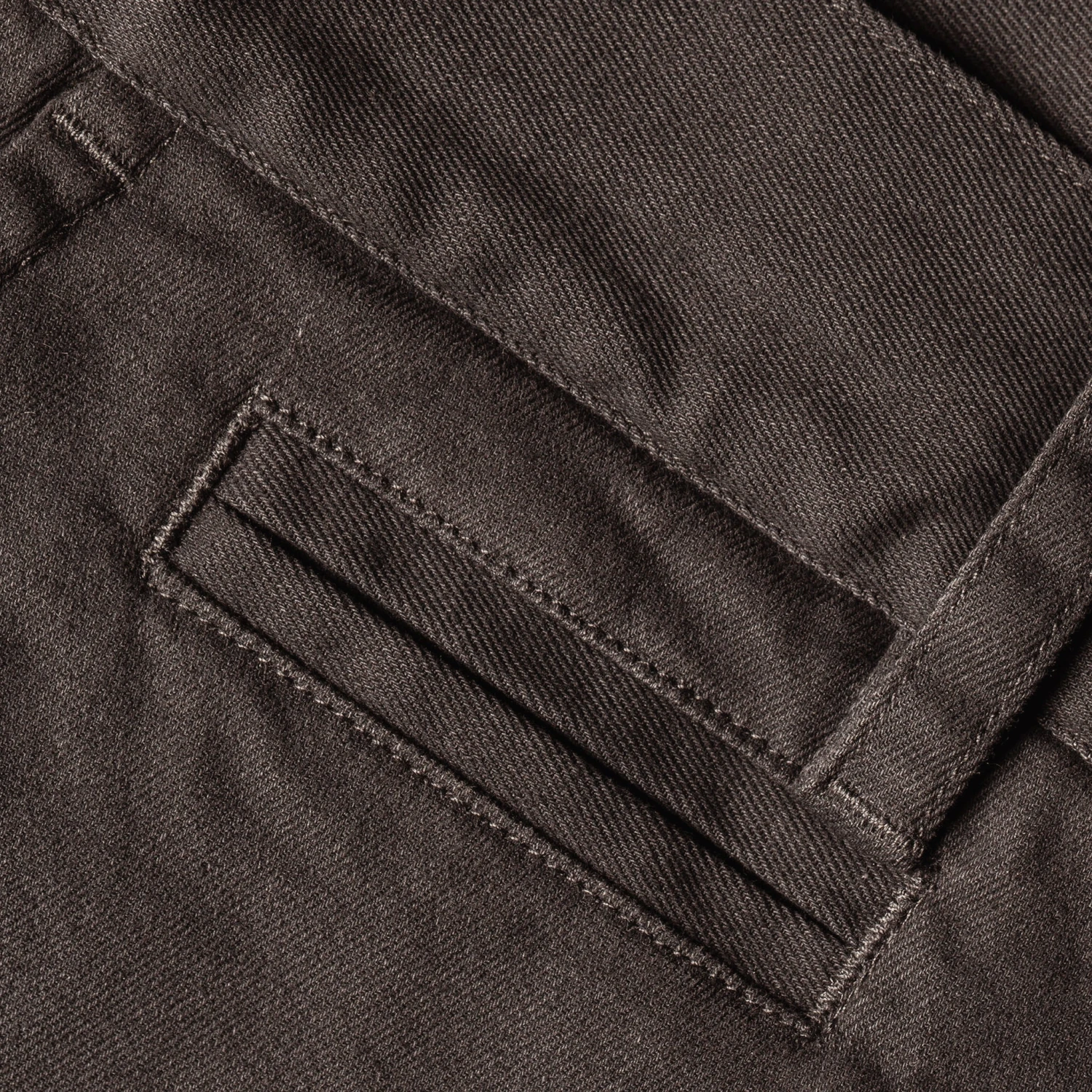The Slim Chino In Organic Ash - Image 5