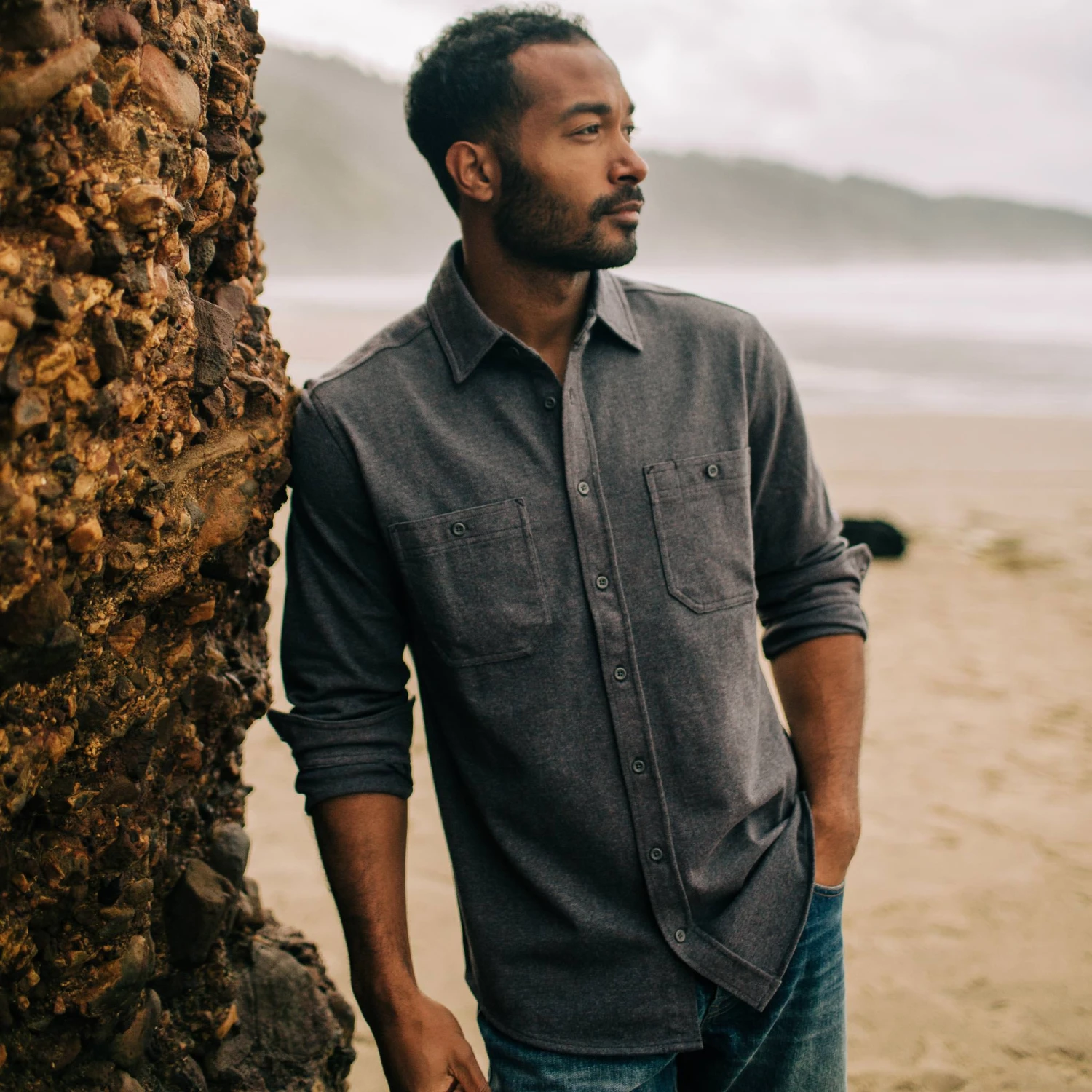 The Utility Shirt In Dark Charcoal Heavy Bag - Image 2