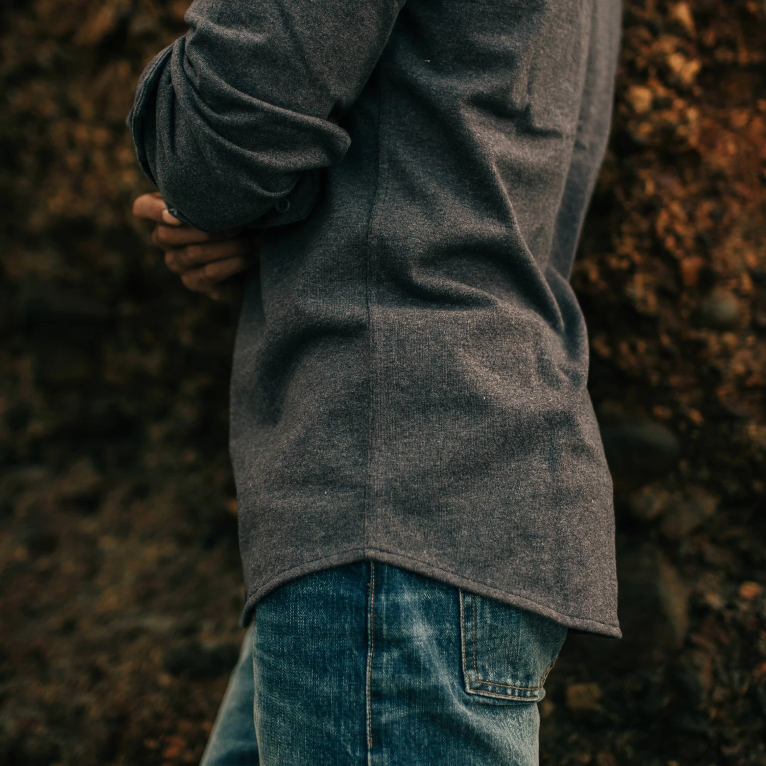 The Utility Shirt In Dark Charcoal Heavy Bag - Image 4