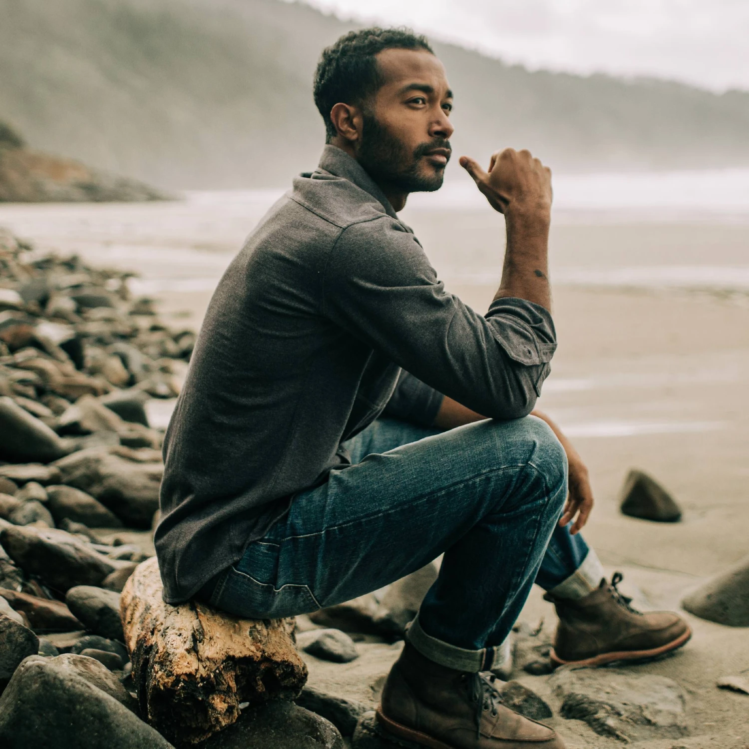 The Utility Shirt In Dark Charcoal Heavy Bag - Image 5