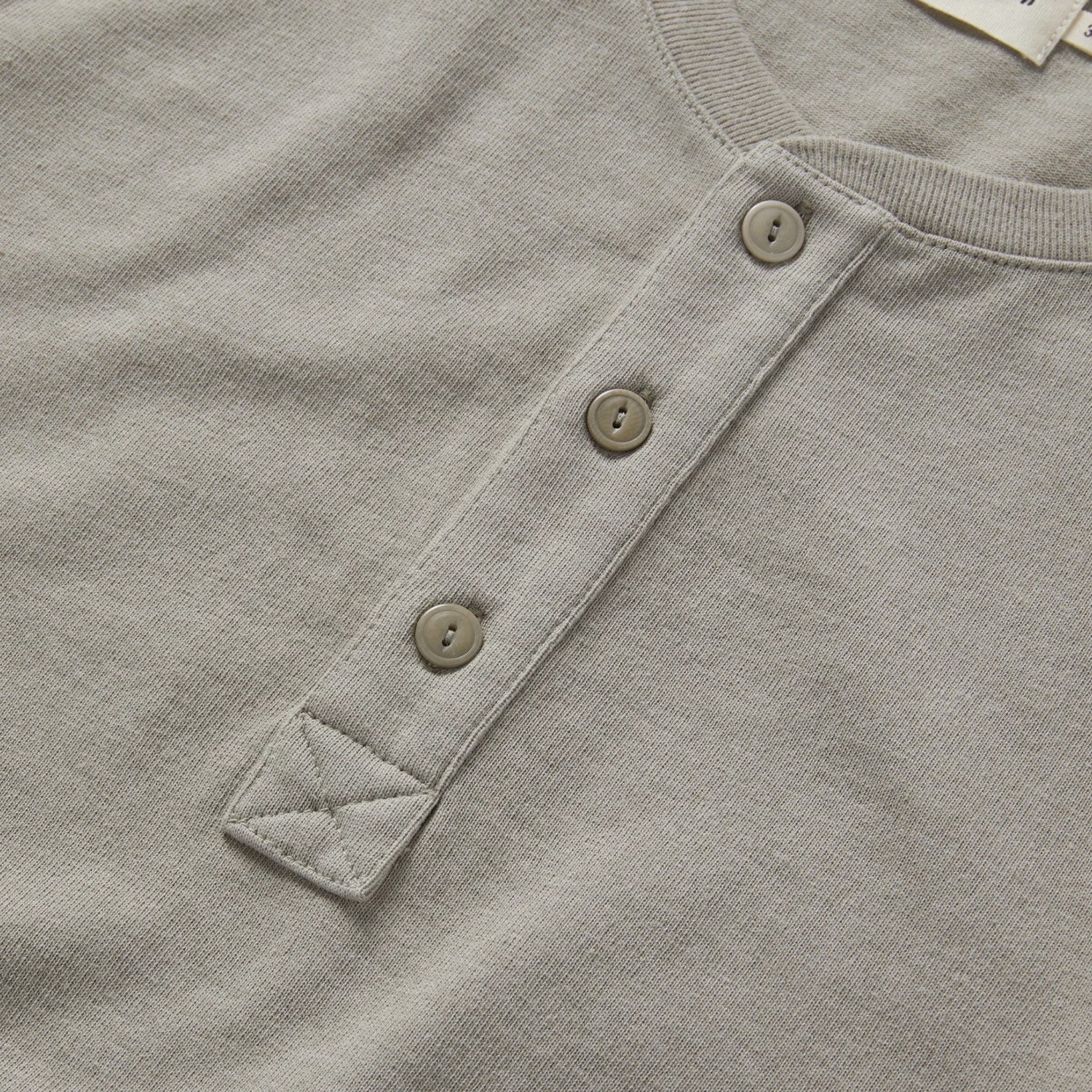 The Short Sleeve Heavy Bag Henley In Fog - Image 6