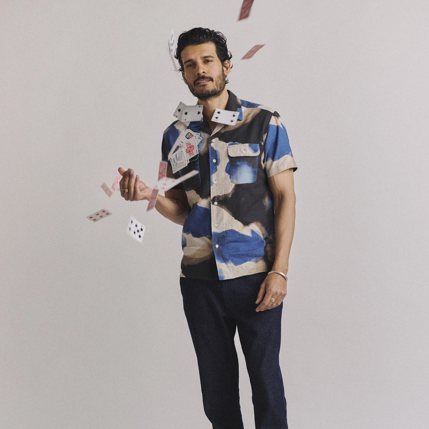 The Short Sleeve Carter In Dark Navy Abstract - Image 5