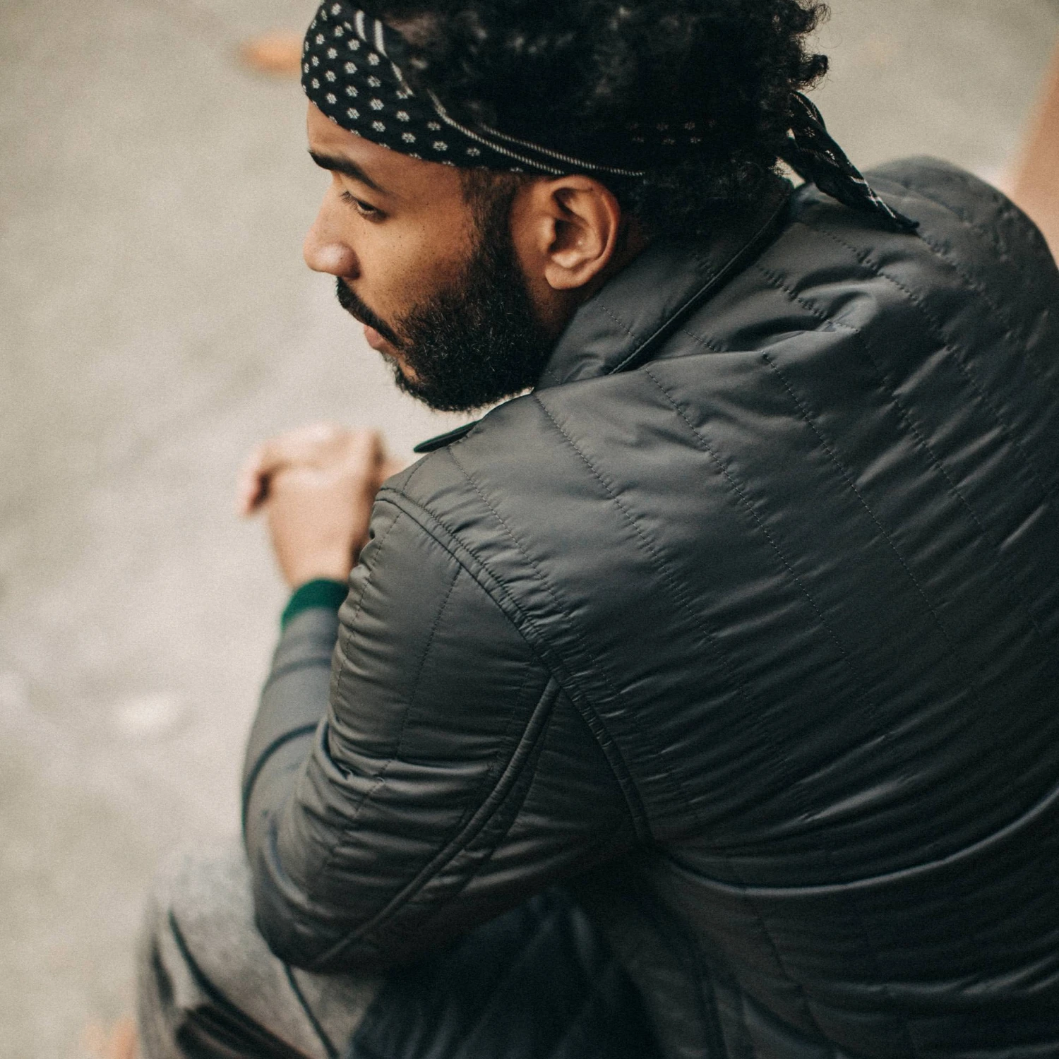 The Decker Jacket In Charcoal Quilt - Image 5