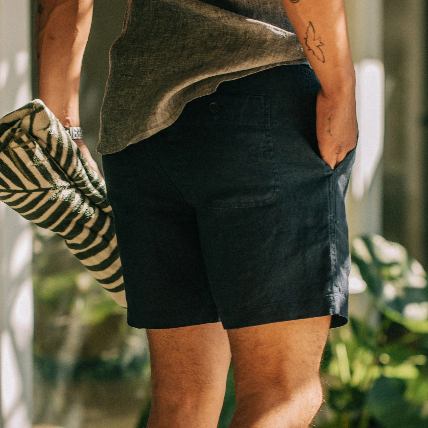 The Apres Short In Navy Hemp - Image 4