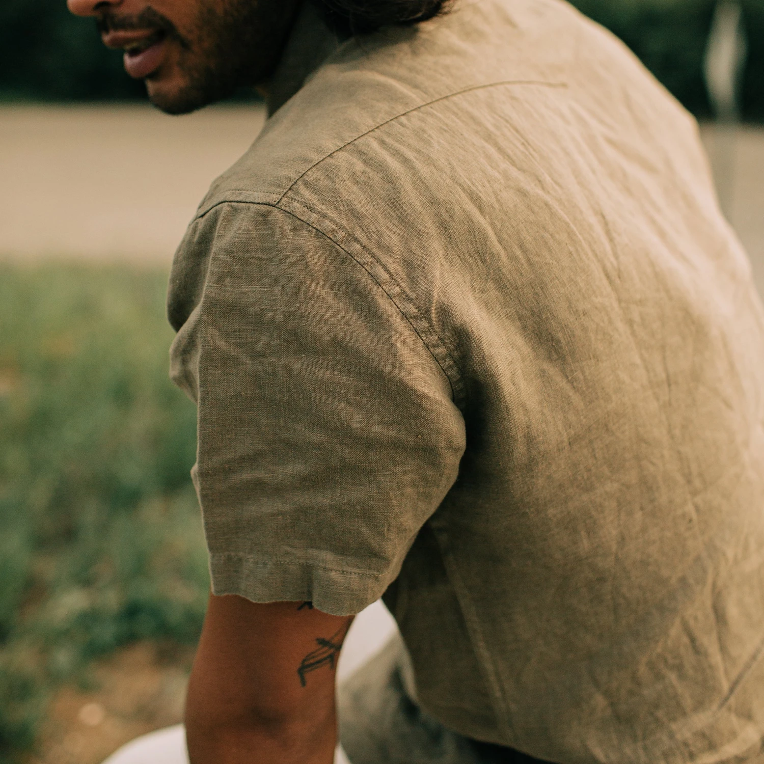 The Short Sleeve Western In Olive Linen - Image 3