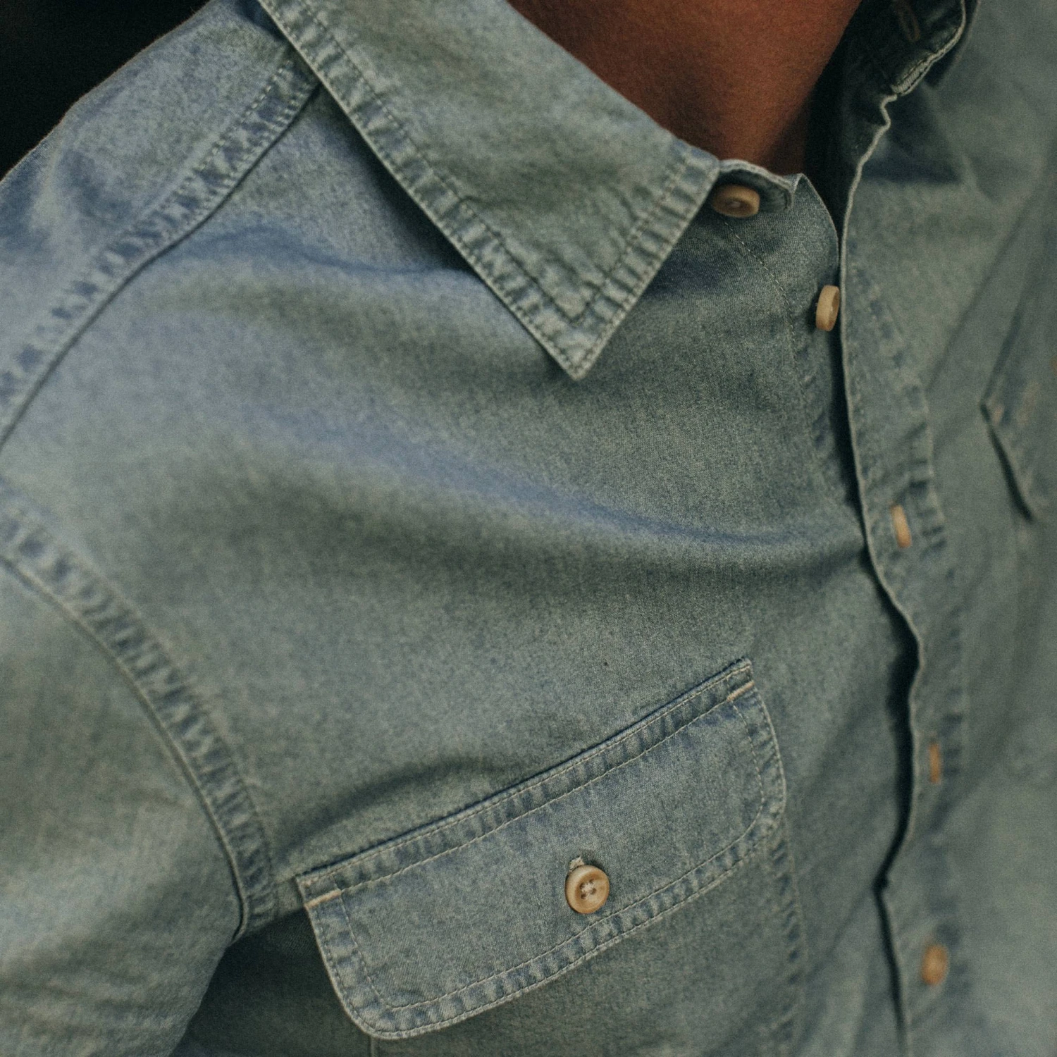 The Ledge Shirt In Sun Bleached Chambray - Image 4