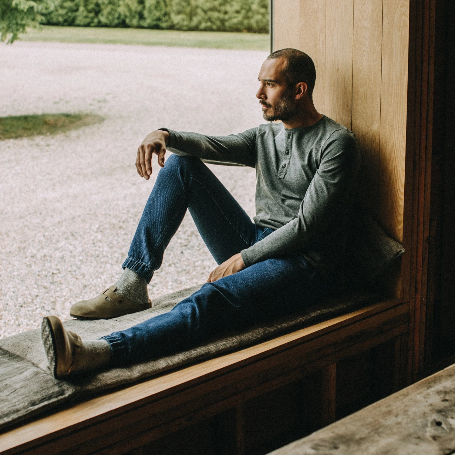 The Apres Pant In Indigo Cross Dye - Image 4