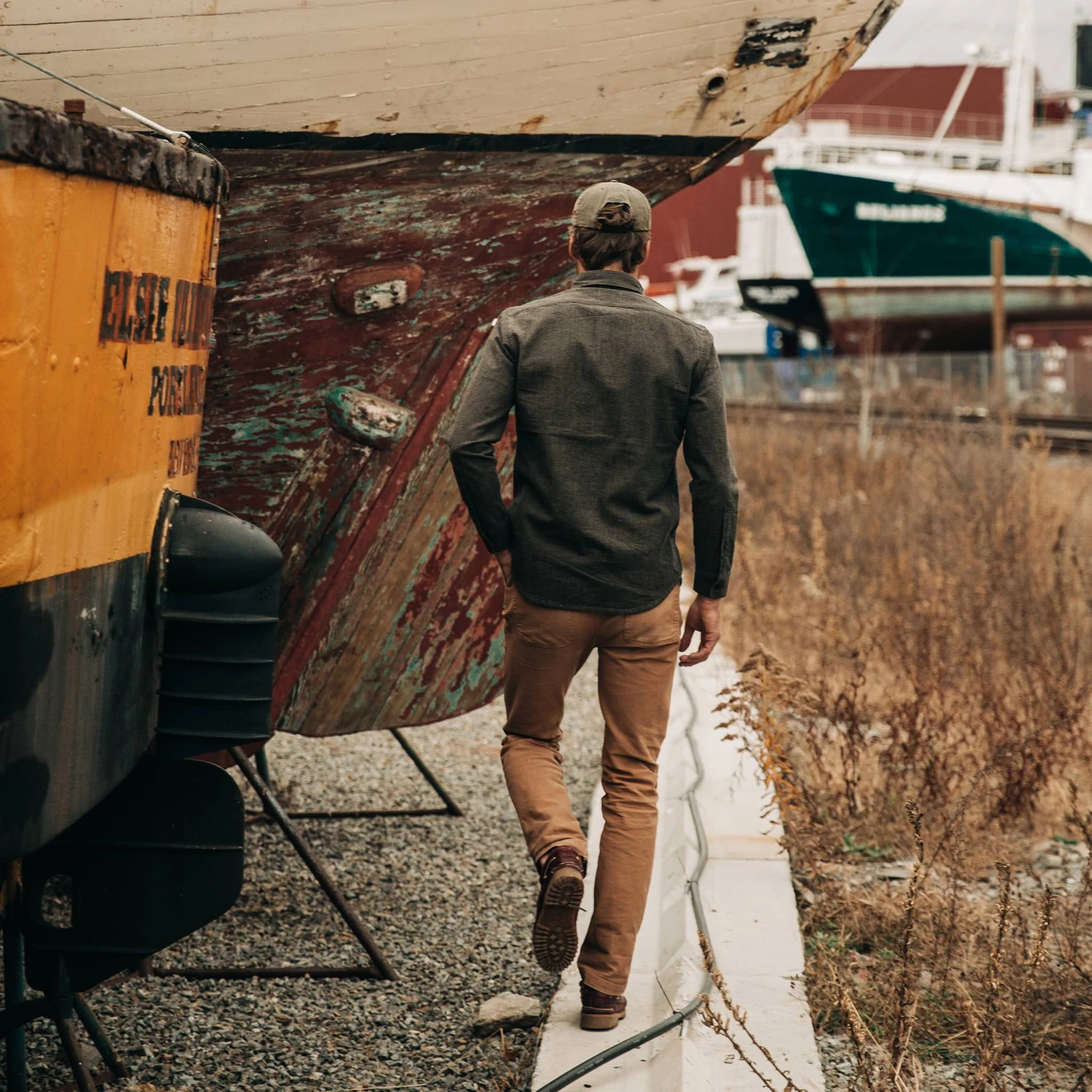 The Mechanic Shirt In Dark Olive Herringbone - Image 5